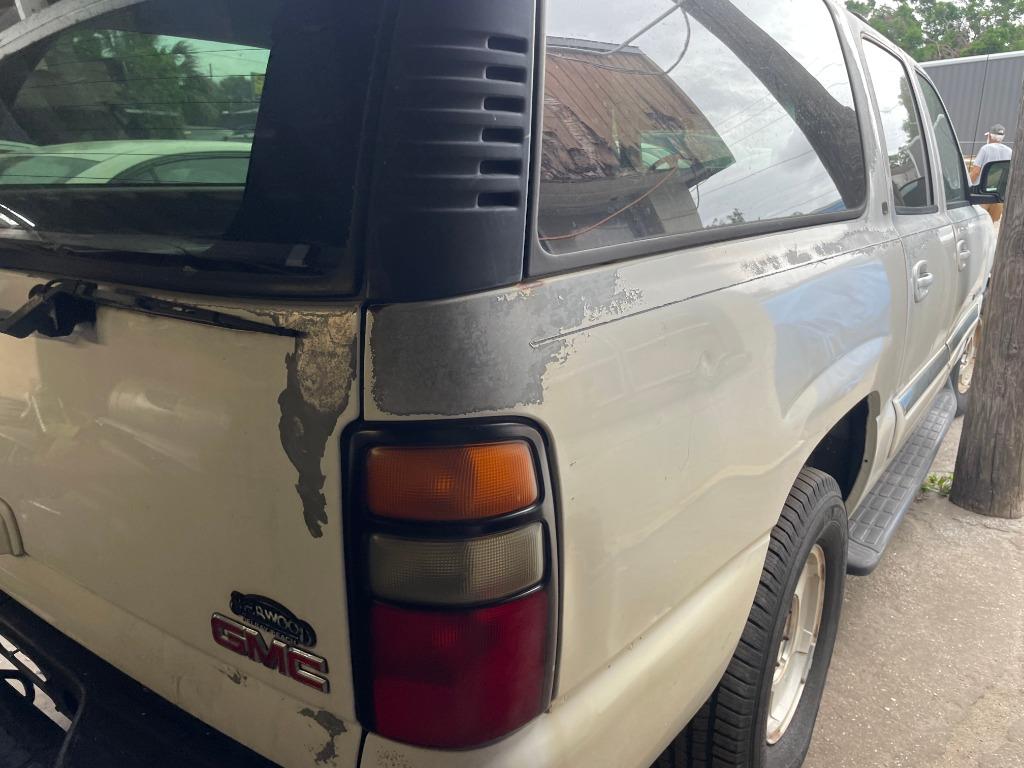 2004 GMC Yukon XL 1500 SLE photo