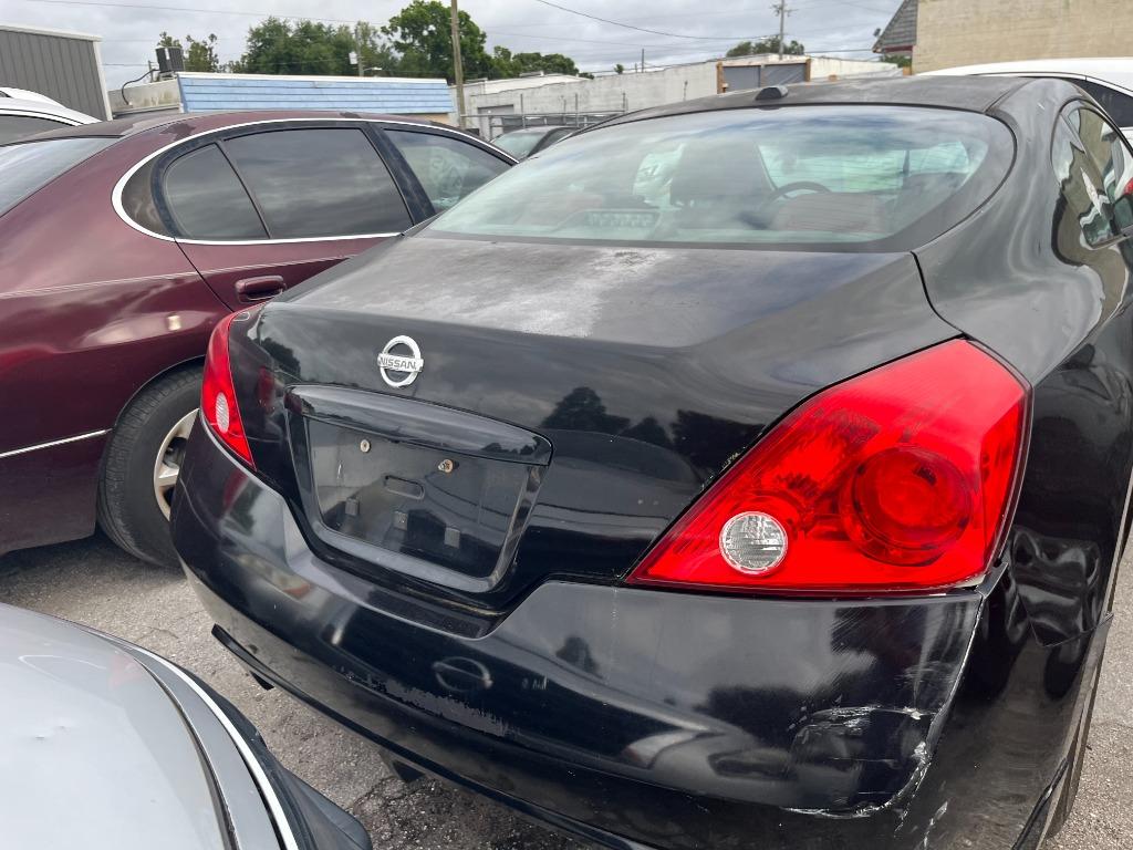 2011 Nissan Altima - $2,850