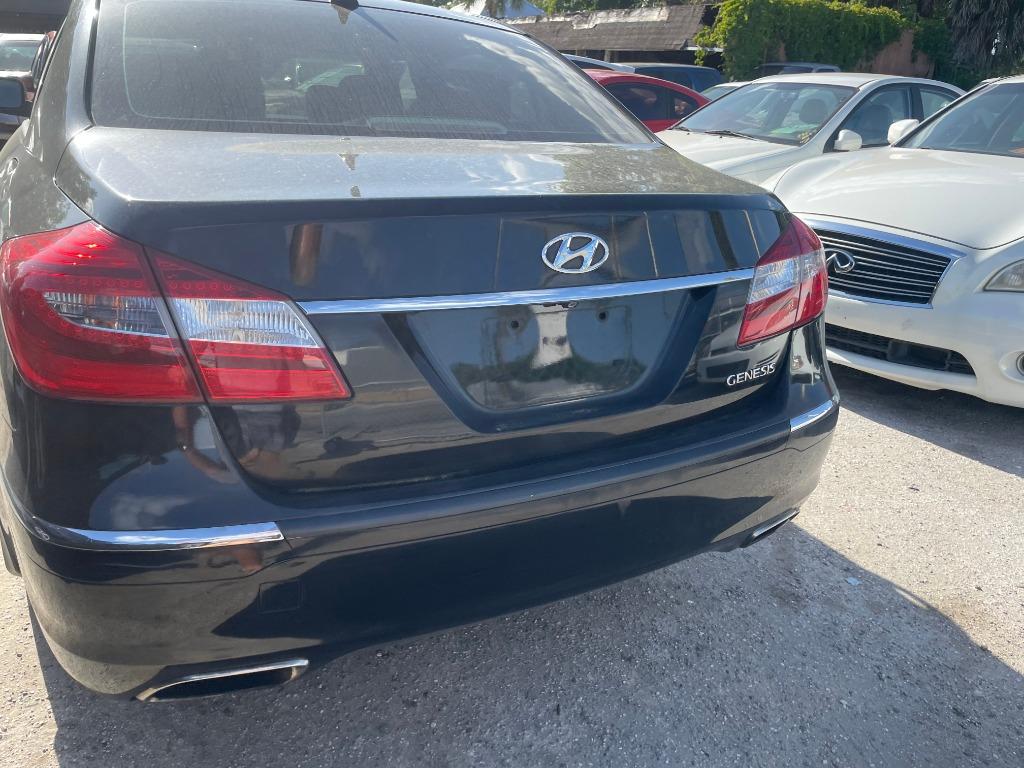 2013 Hyundai Genesis 3.8L photo