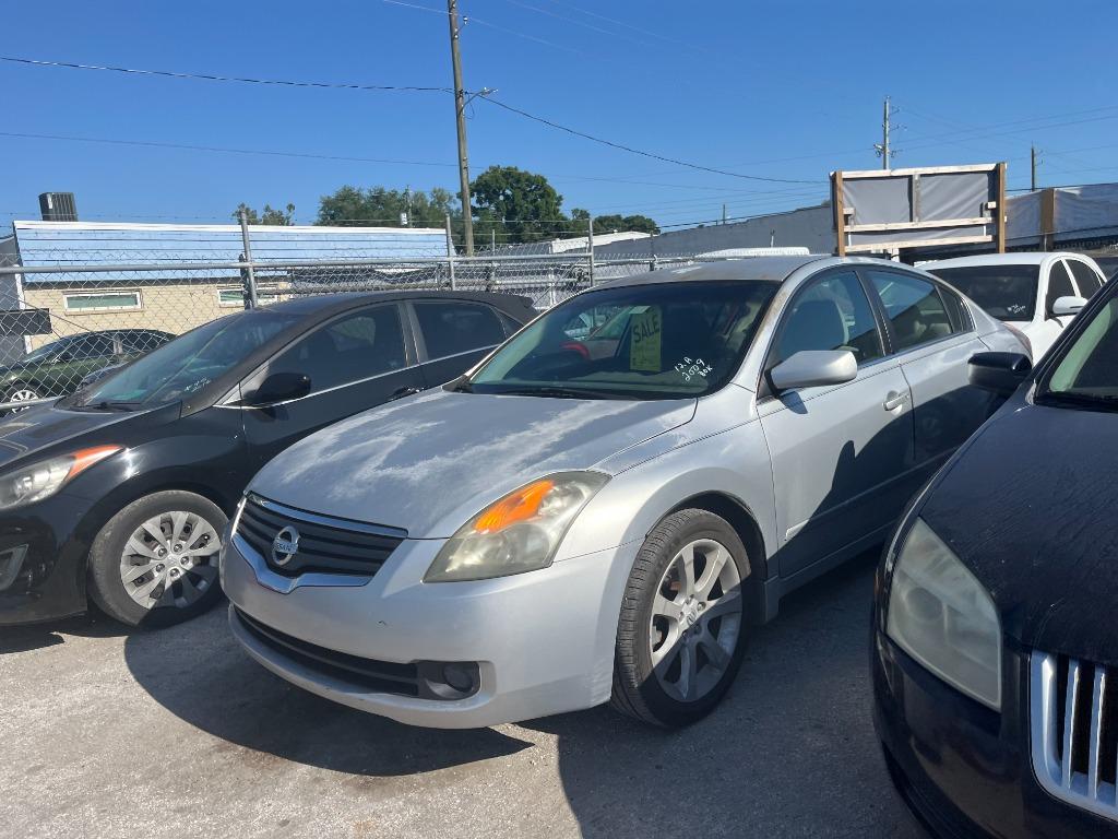 2009 Nissan Altima - $2,450