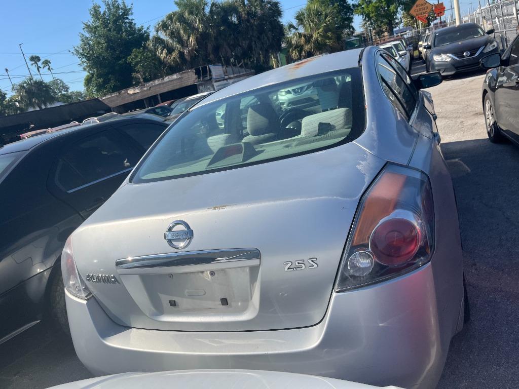 2009 Nissan Altima - $2,450