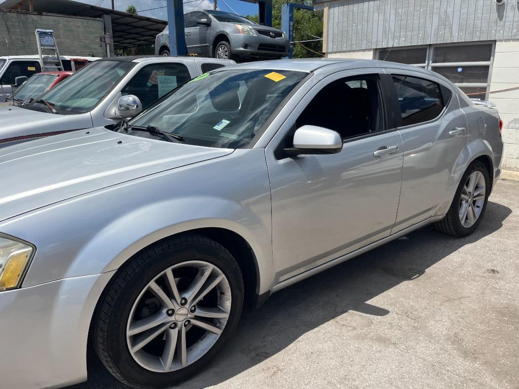 2011 Dodge Avenger - $2,850