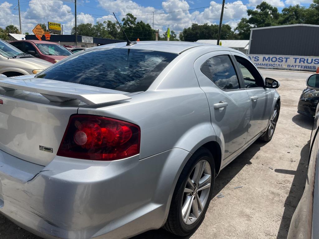 2011 Dodge Avenger - $2,850