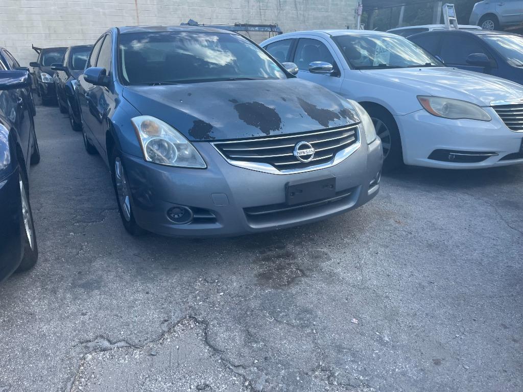 2011 Nissan Altima - $1,950