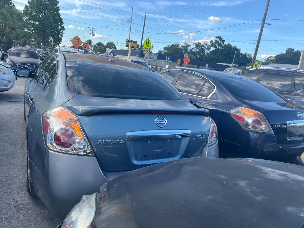 2011 Nissan Altima - $1,950