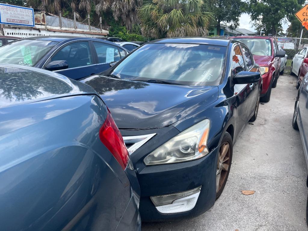 2014 Nissan Altima - $1,950