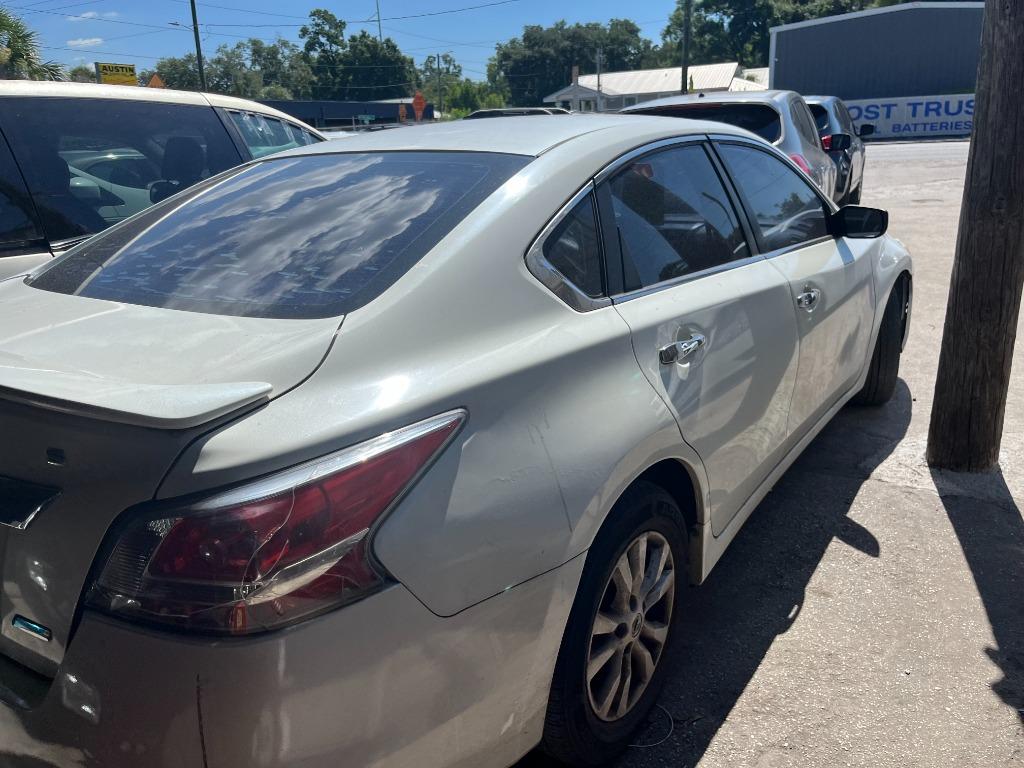 2014 Nissan Altima - $1,950
