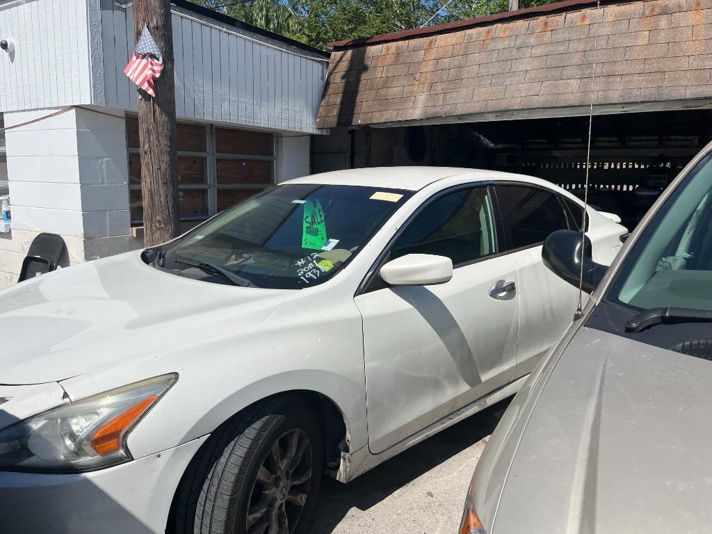 2014 Nissan Altima - $1,950