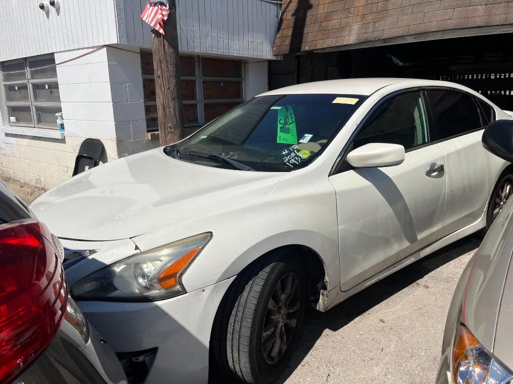 2014 Nissan Altima - $1,950
