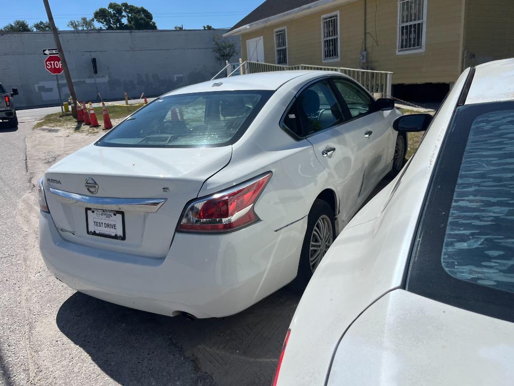 2015 Nissan Altima - $2,450
