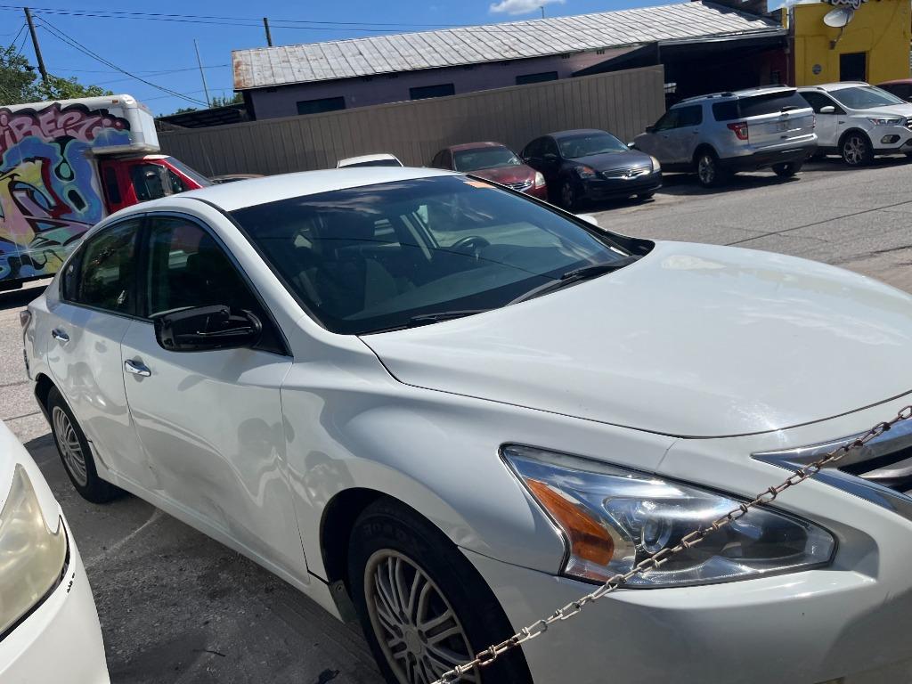 2015 Nissan Altima - $2,450