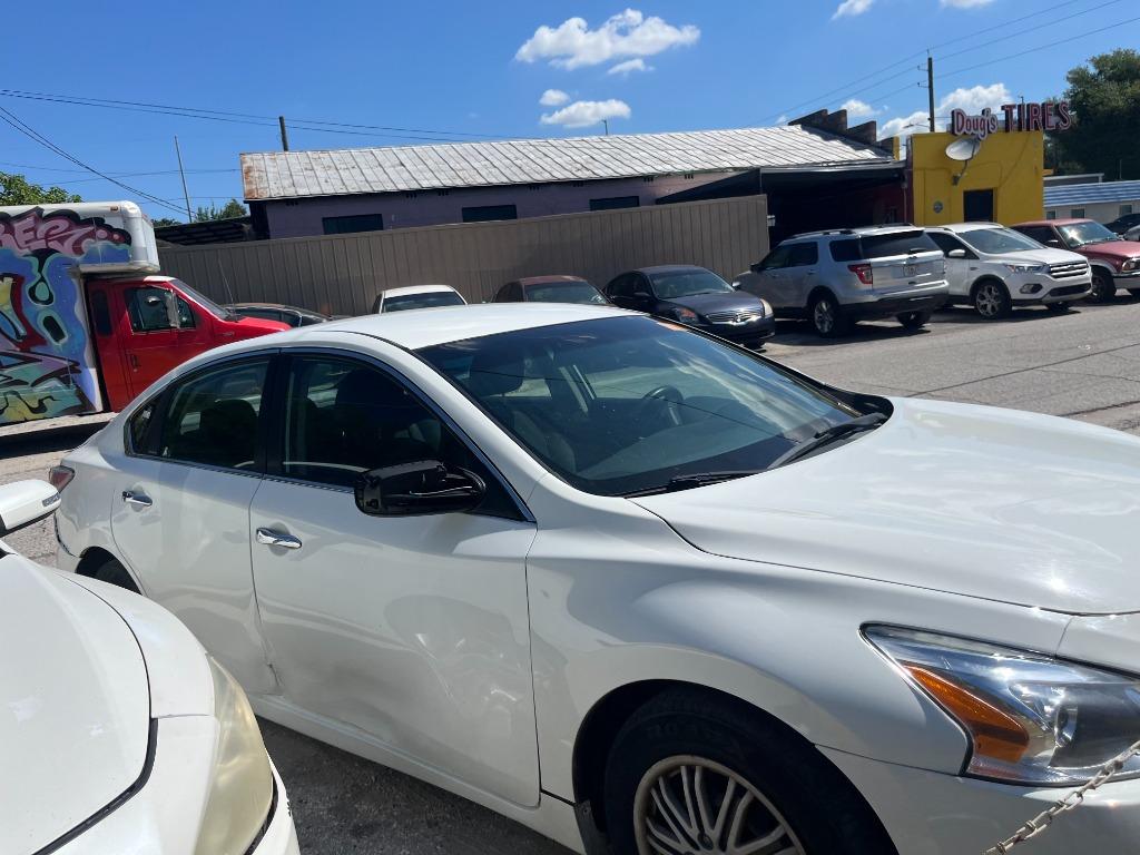 2015 Nissan Altima - $2,450