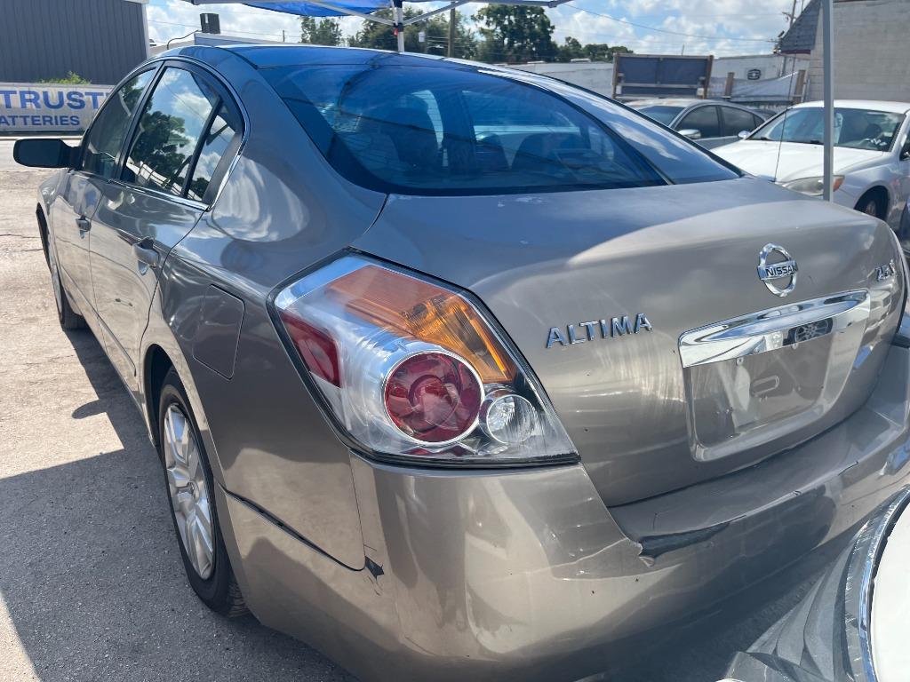 2011 Nissan Altima - $1,950