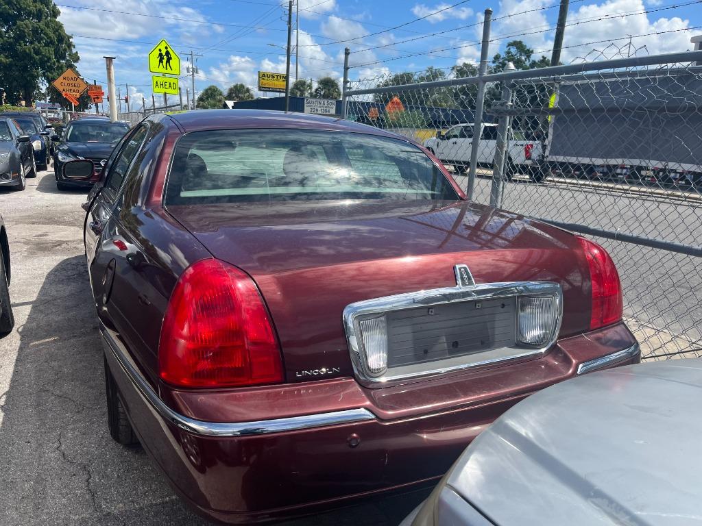 2004 Lincoln Town Car - $1,950