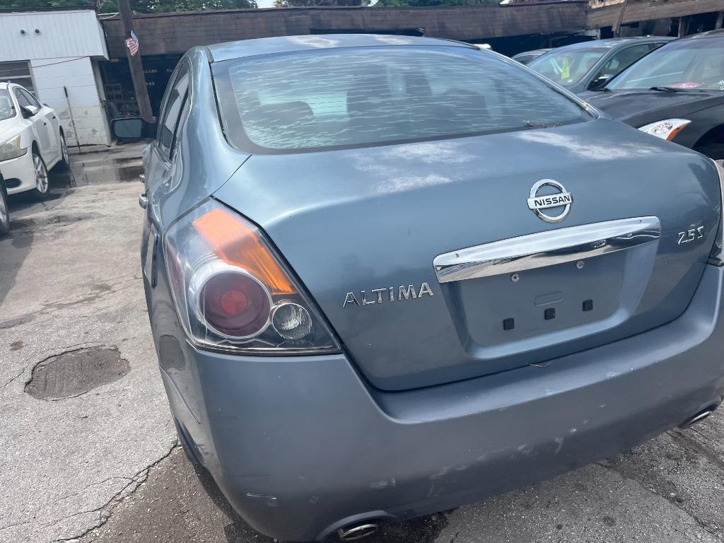 2011 Nissan Altima - $1,850