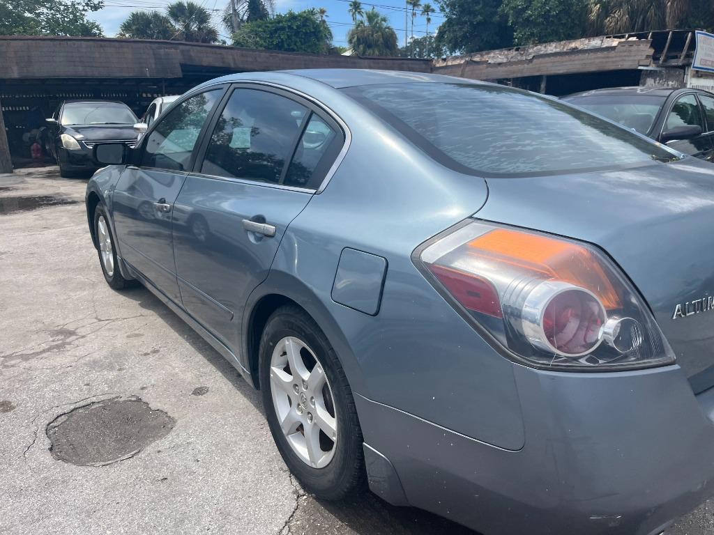 2011 Nissan Altima - $1,850