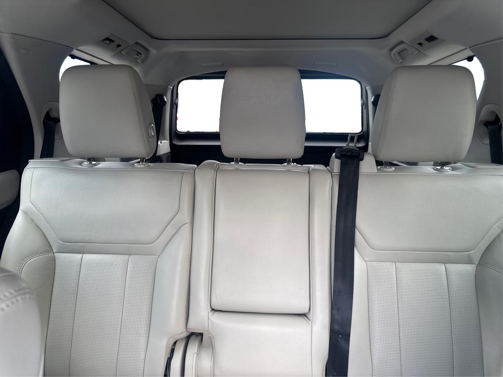 2017 Land Rover Discovery - $13,995