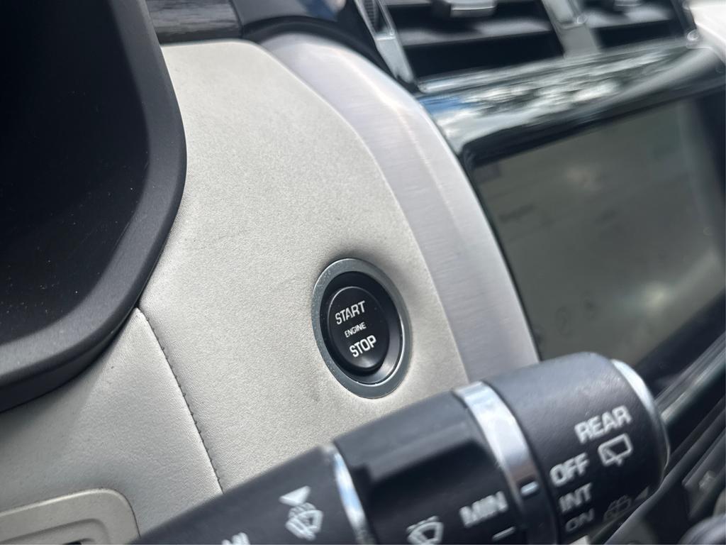 2017 Land Rover Discovery - $13,995