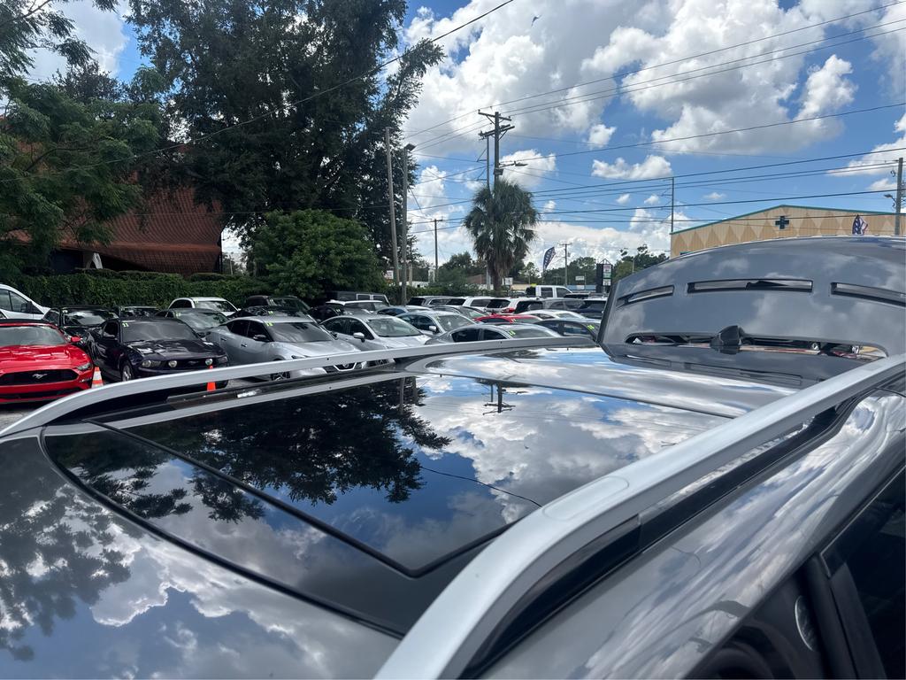 2017 Land Rover Discovery - $13,995
