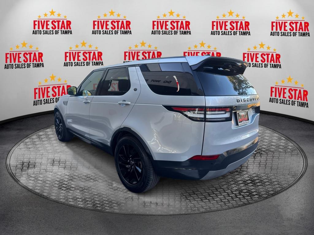2018 Land Rover Discovery SE photo