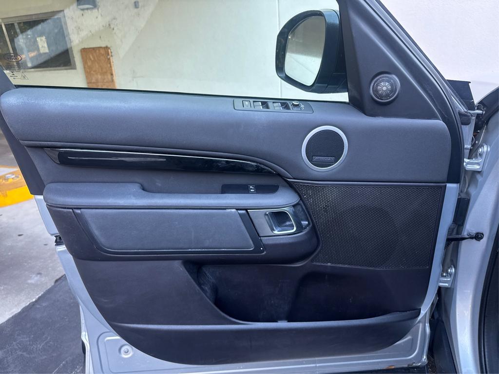 2018 Land Rover Discovery SE photo
