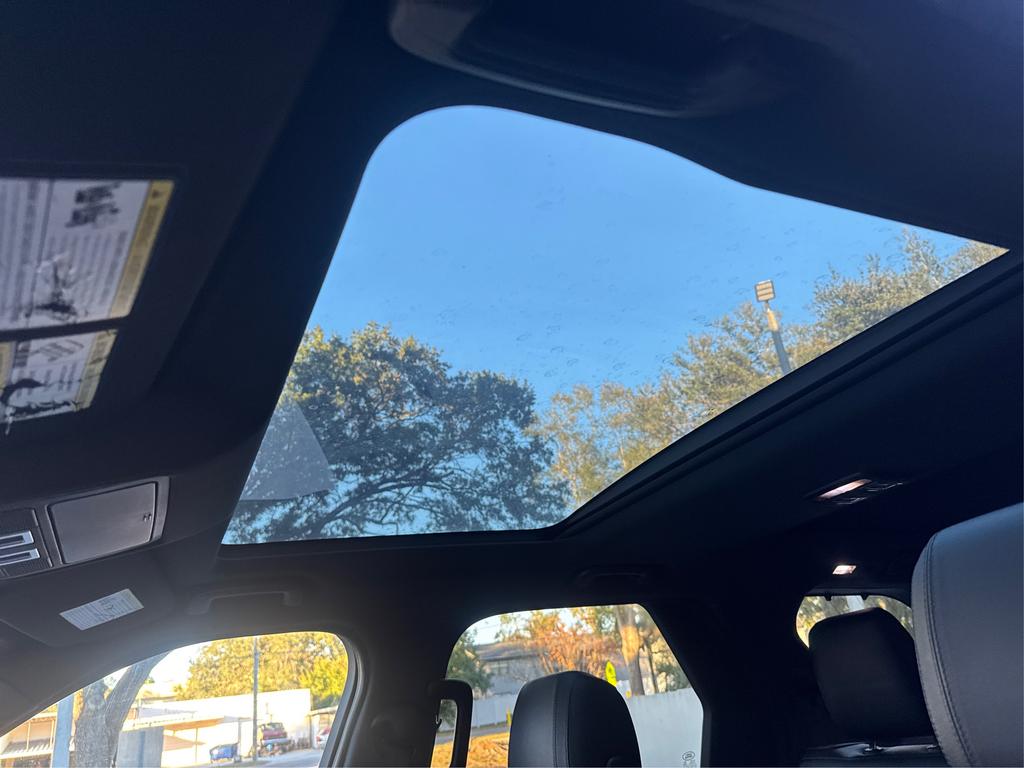 2018 Land Rover Discovery SE photo