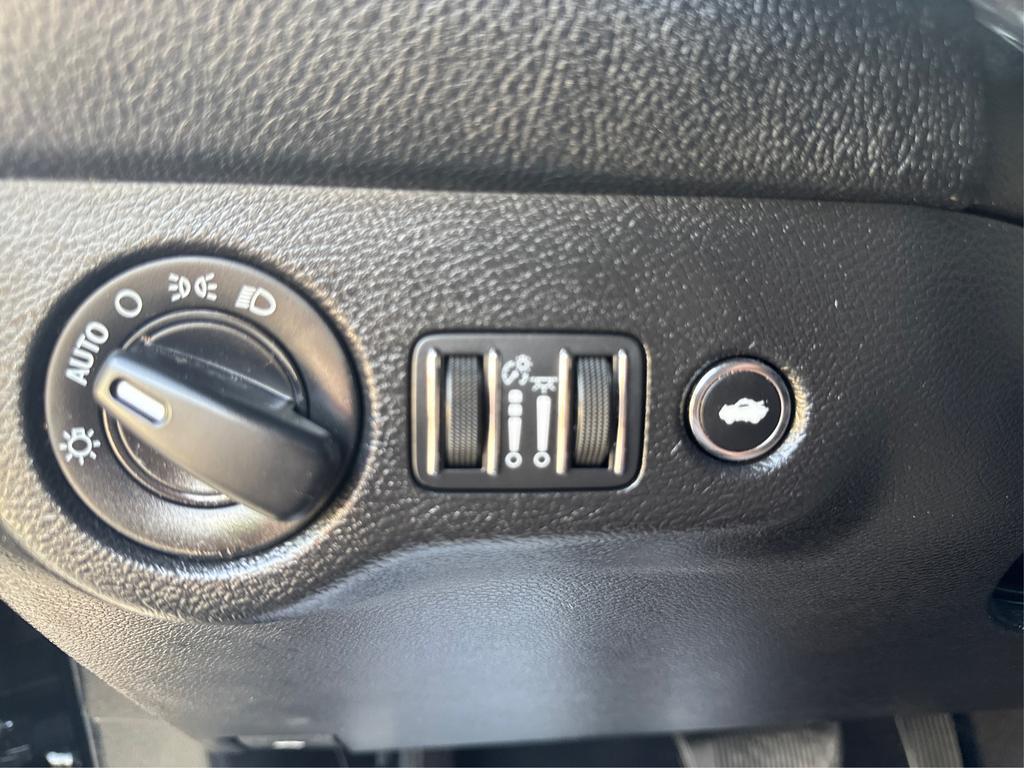 2020 Dodge Challenger SXT photo