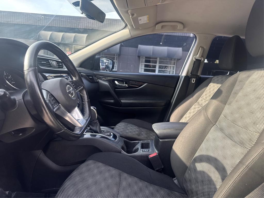 2017 Nissan Rogue - $11,995