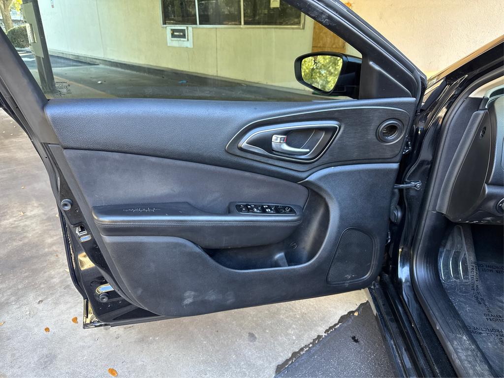 2016 Chrysler 200 Limited photo