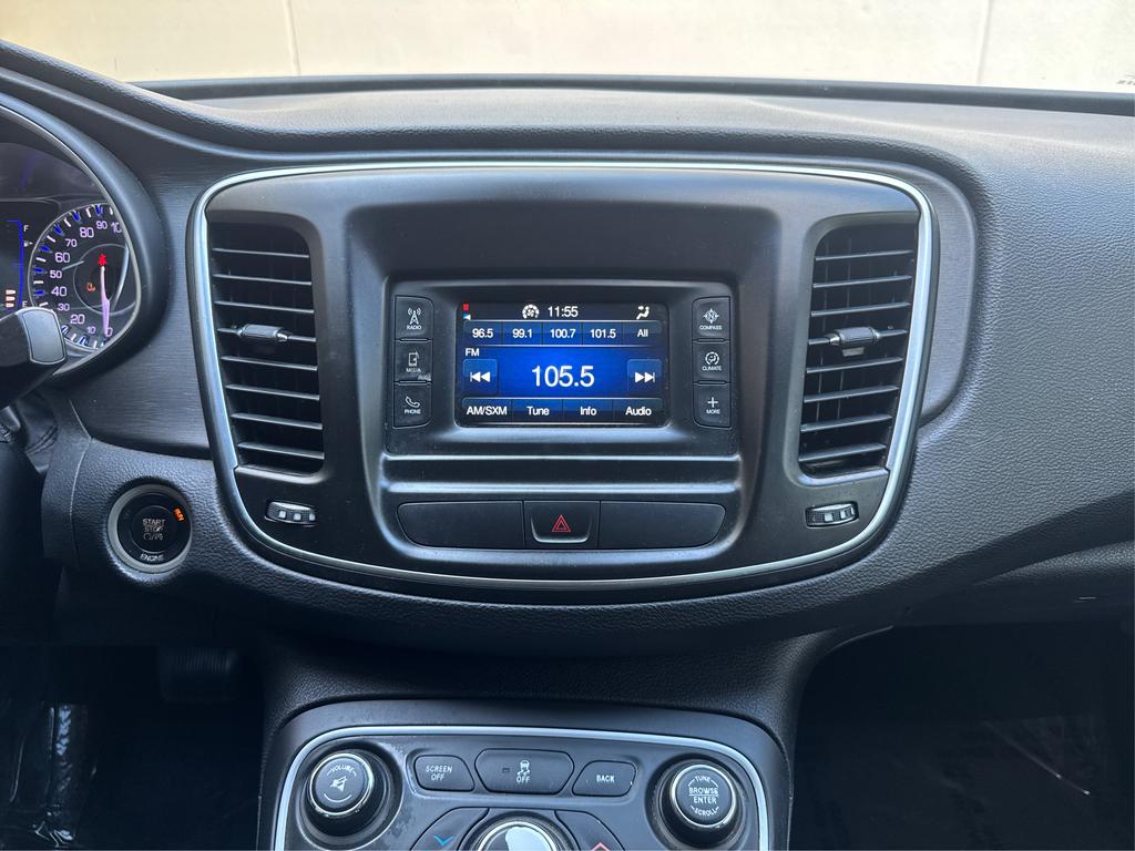 2016 Chrysler 200 Limited photo