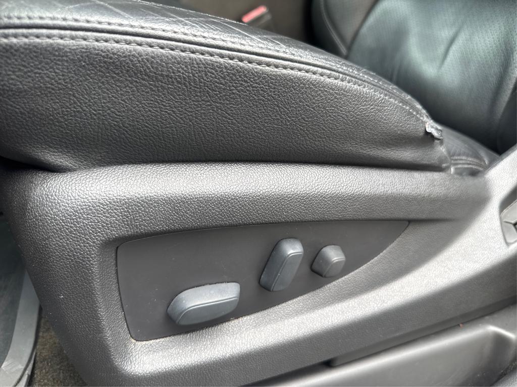 2016 GMC Yukon XL 1500 SLE photo