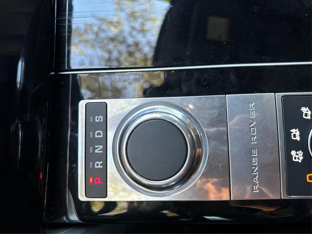 2016 Land Rover Range Rover - $17,995