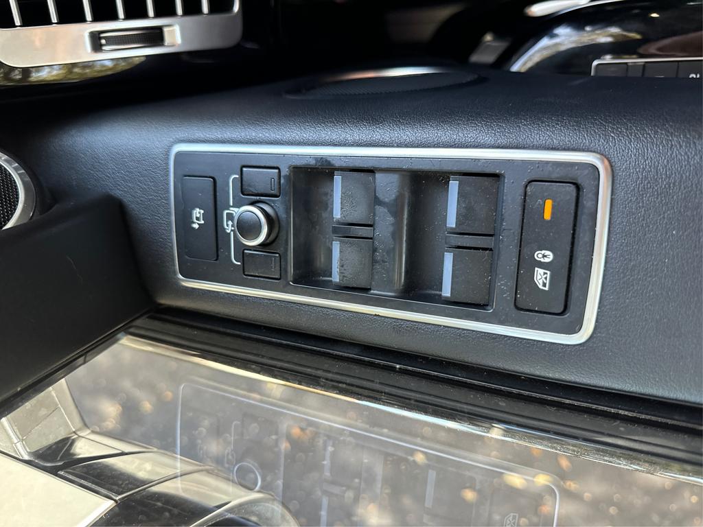 2016 Land Rover Range Rover - $17,995