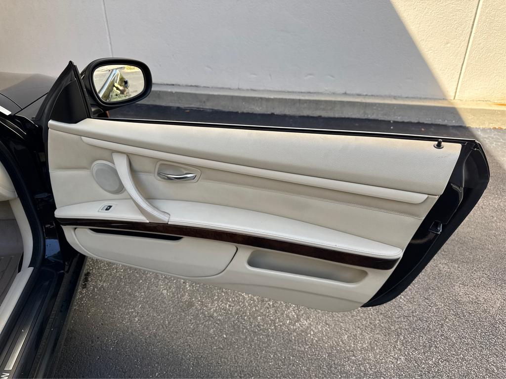 2010 BMW Legend 335i photo