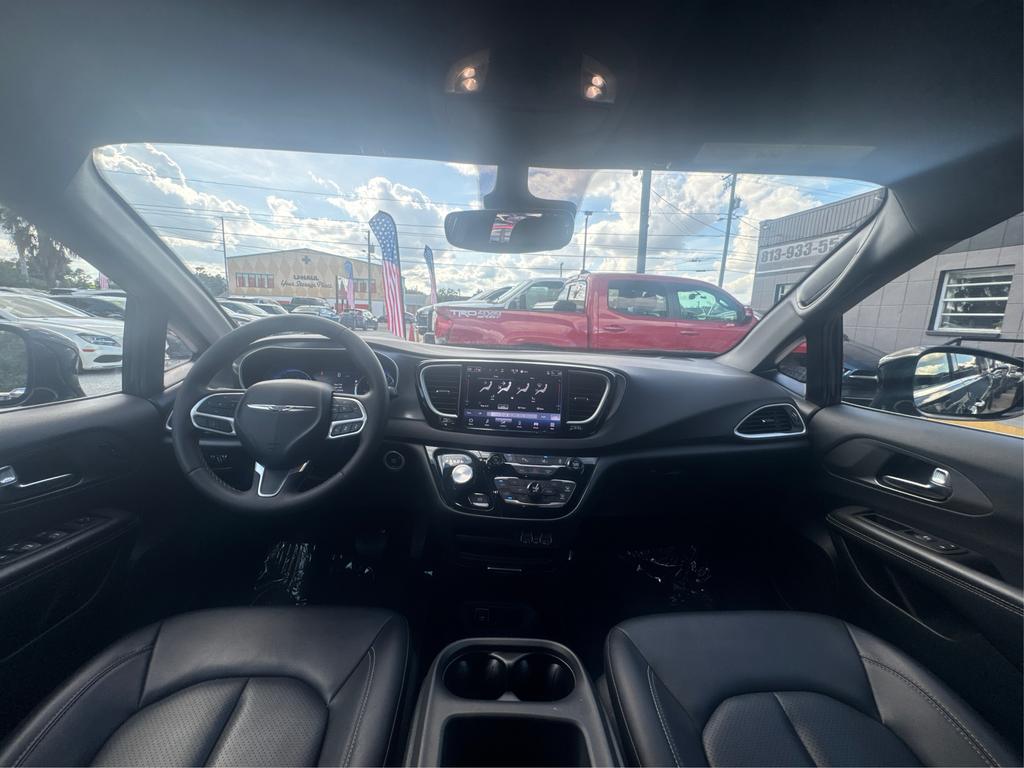 2025 Chrysler Pacifica - $23,995