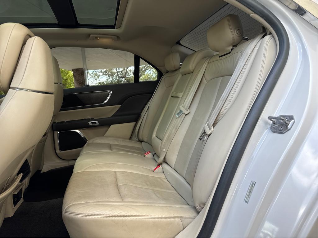 2017 Lincoln Continental Select photo
