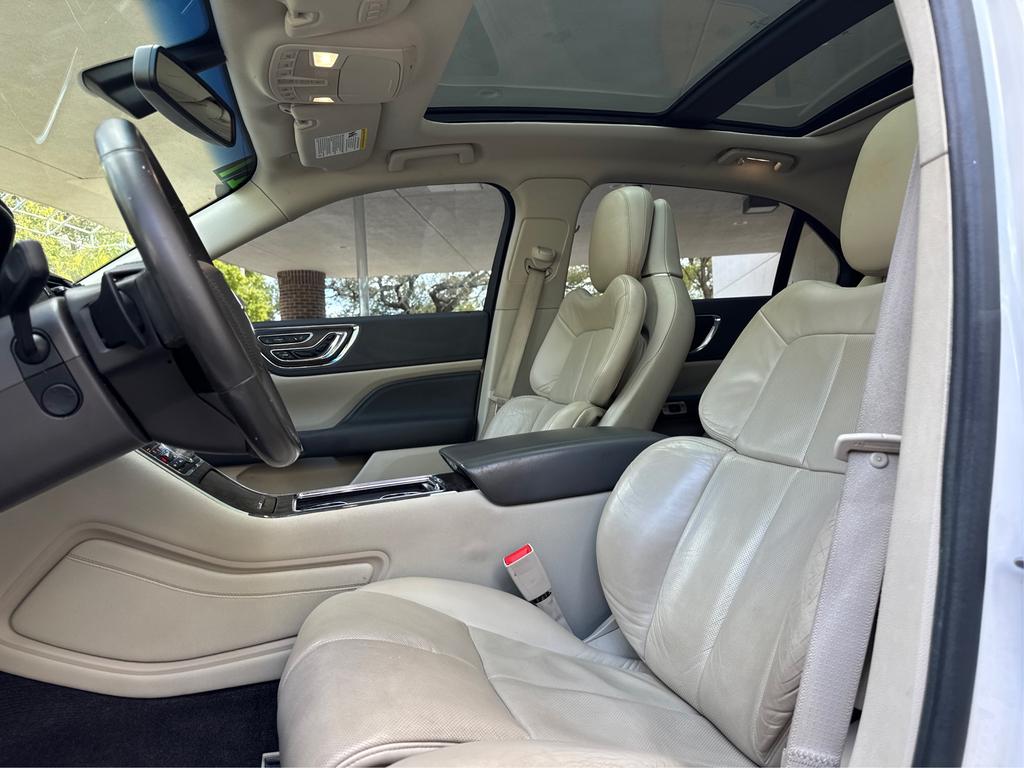 2017 Lincoln Continental Select photo