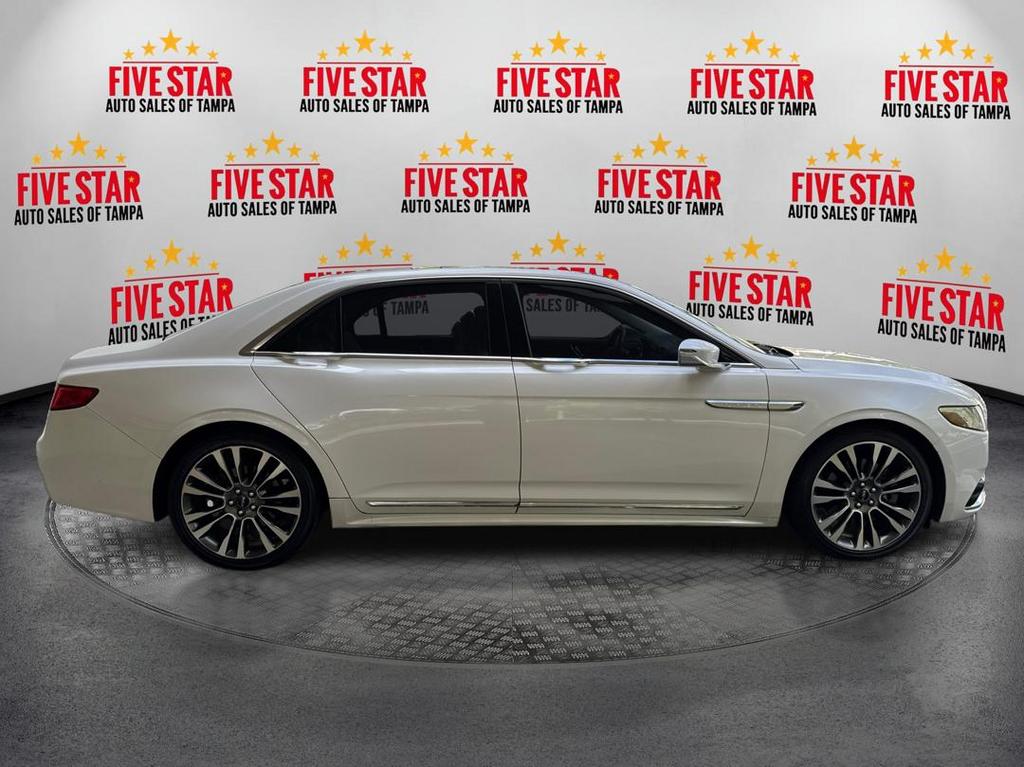 2017 Lincoln Continental Select photo