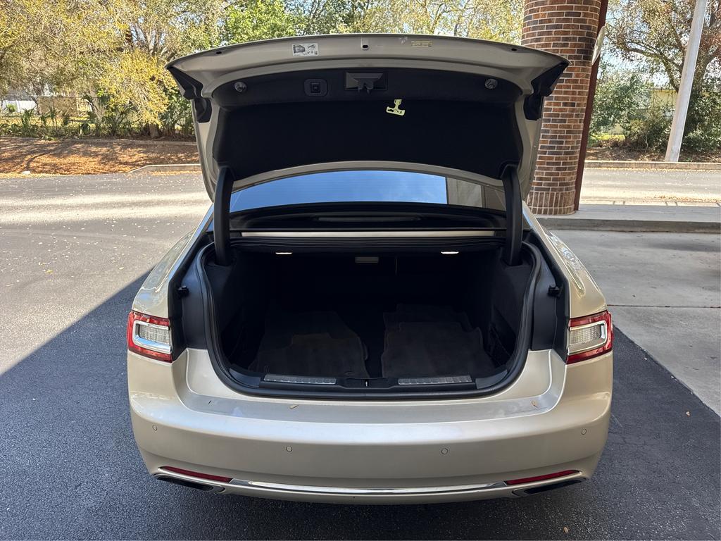 2017 Lincoln Continental Reserve photo
