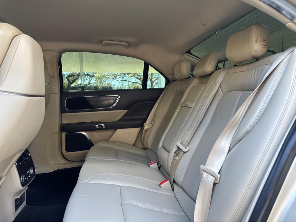 2017 Lincoln Continental Reserve photo