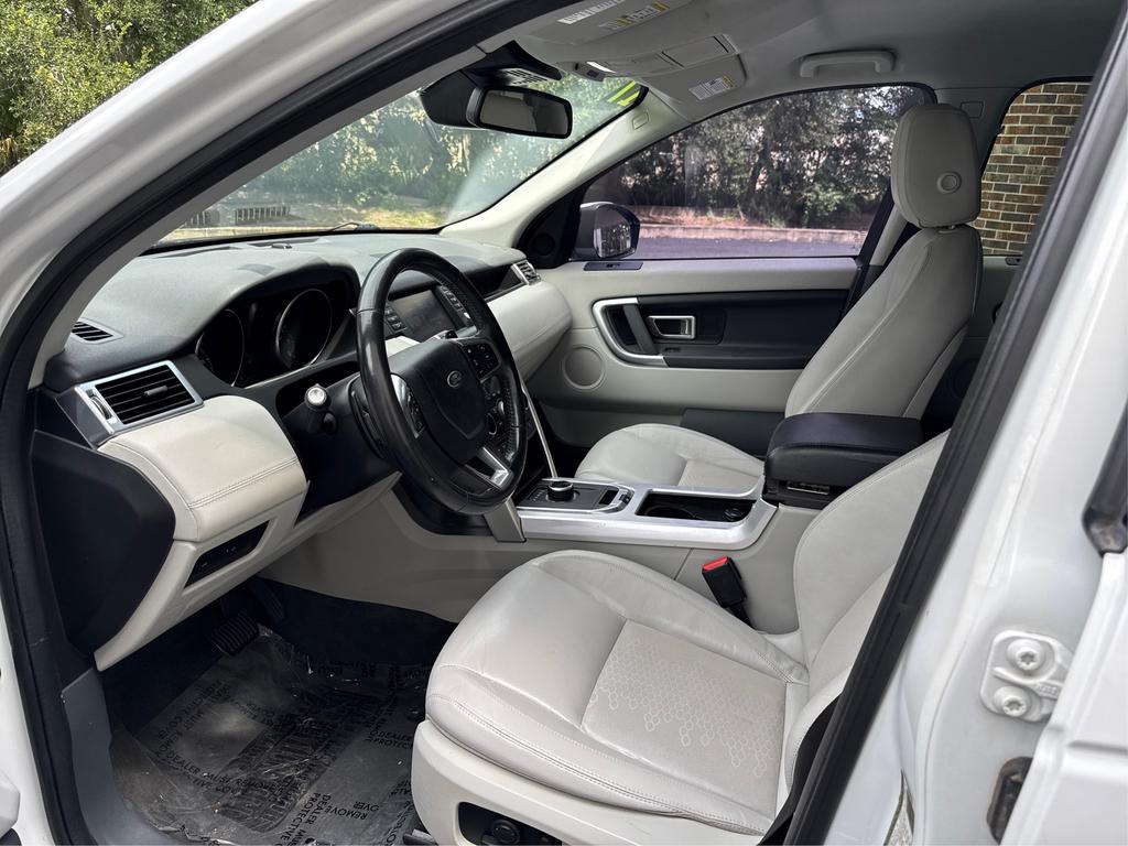 2017 Land Rover Discovery - $8,995