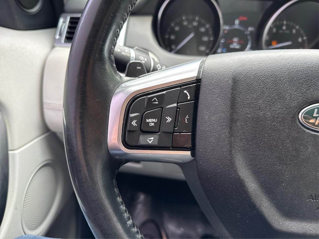 2017 Land Rover Discovery - $8,995