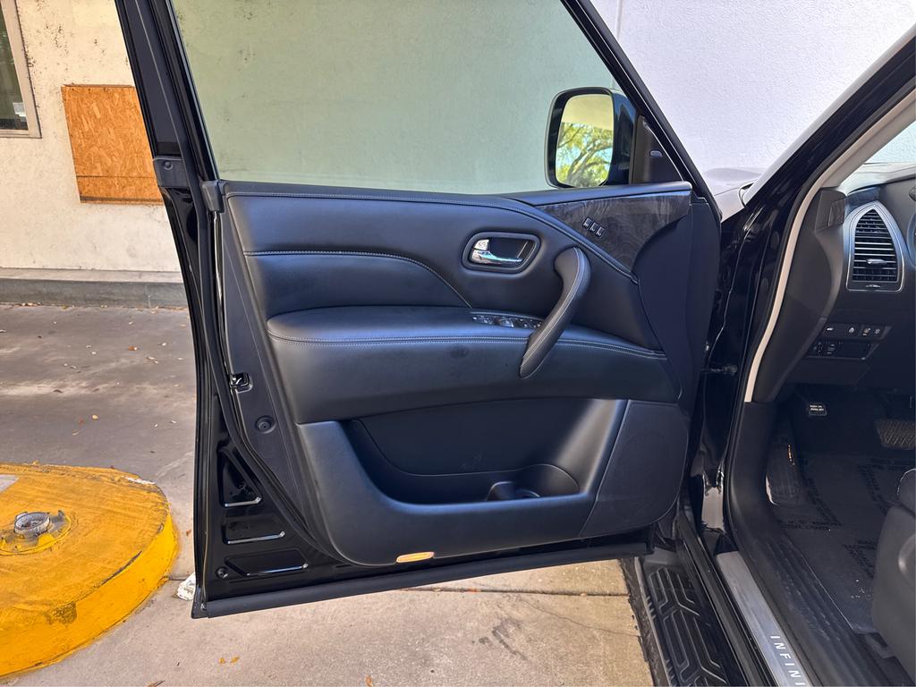 2020 Infiniti QX80 Luxe photo