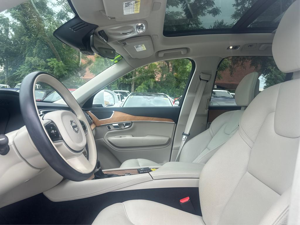 2021 Volvo XC90 - $24,995