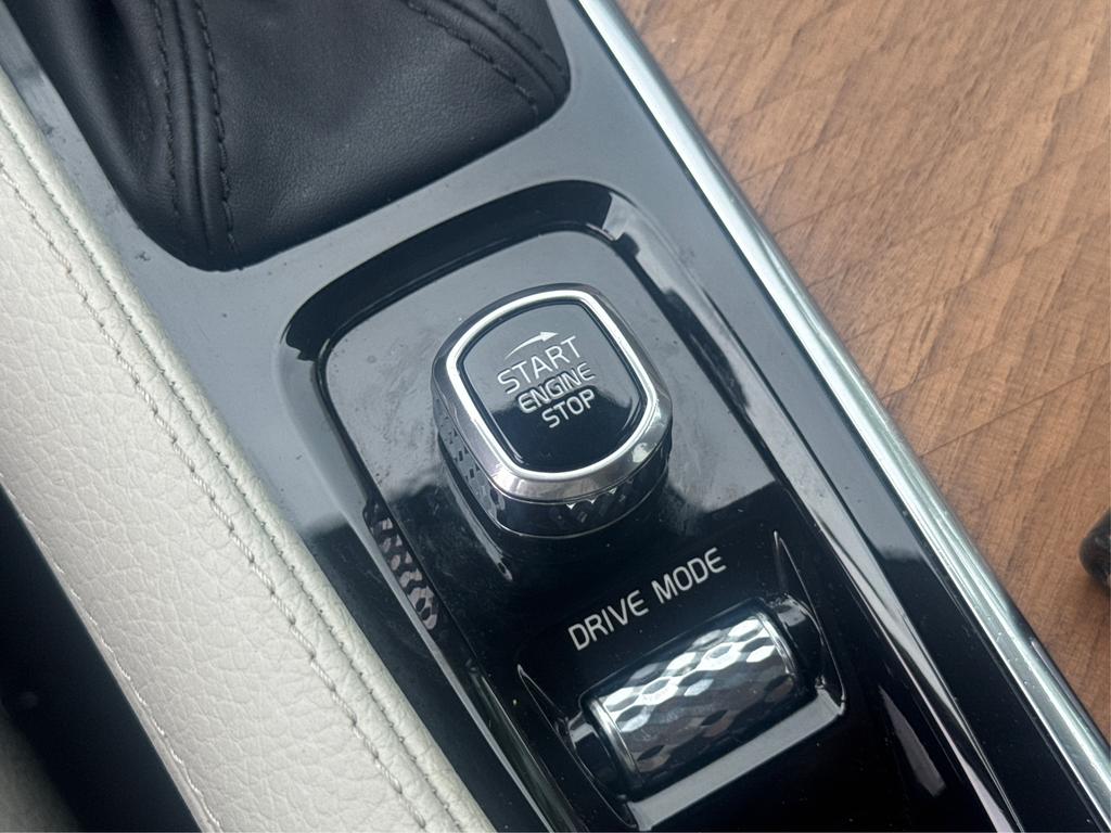 2021 Volvo XC90 - $24,995