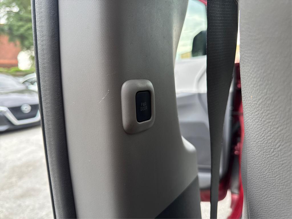 2019 Toyota Sienna - $19,995