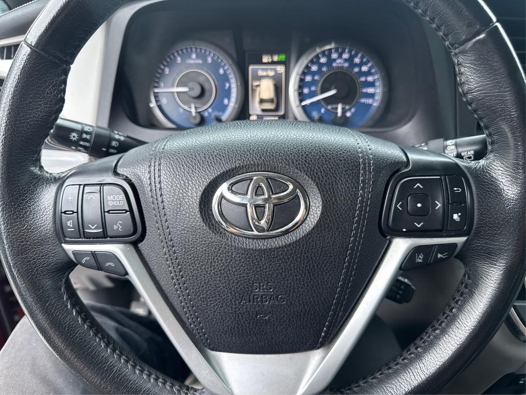 2019 Toyota Sienna - $19,995
