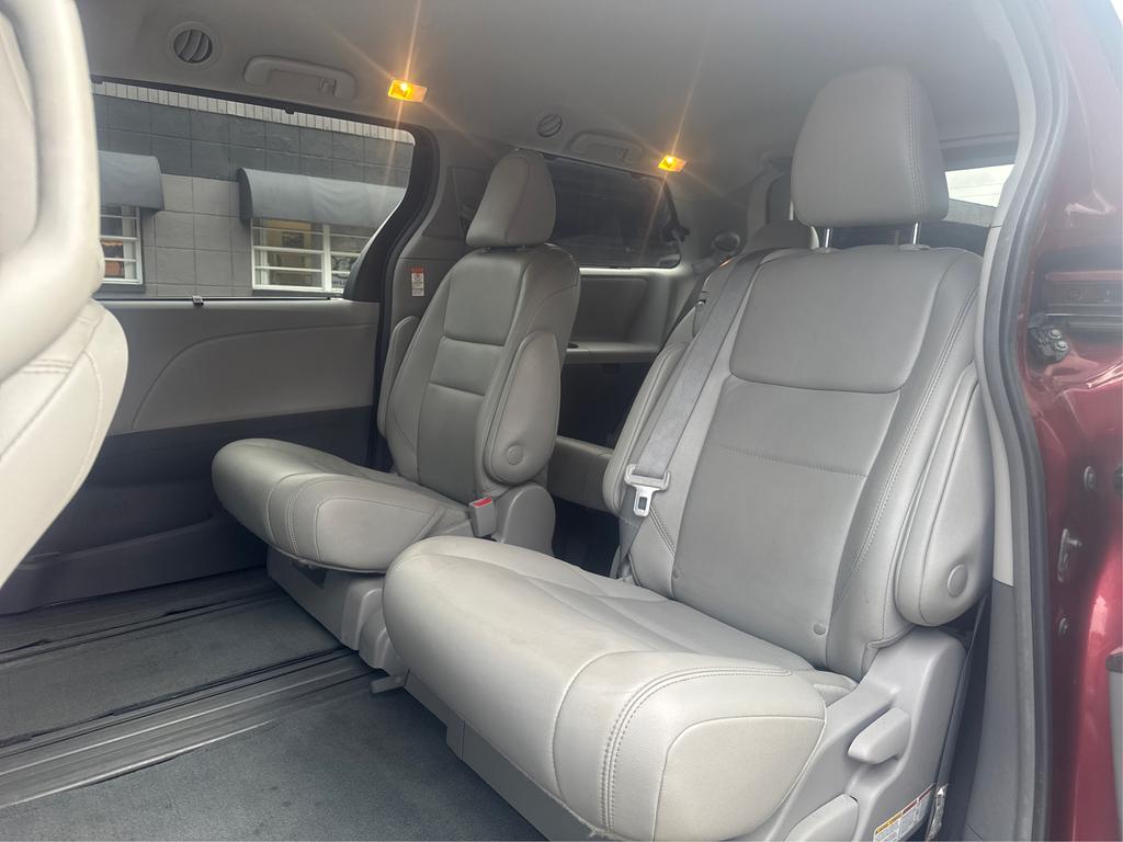 2019 Toyota Sienna - $19,995