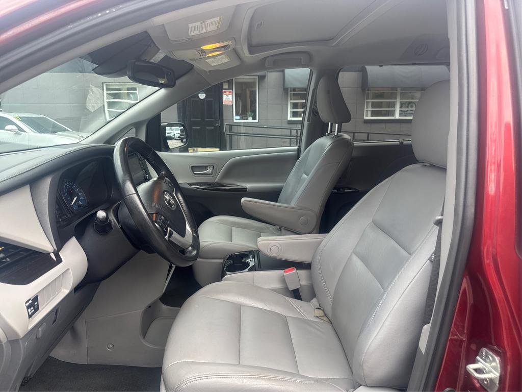 2019 Toyota Sienna - $19,995