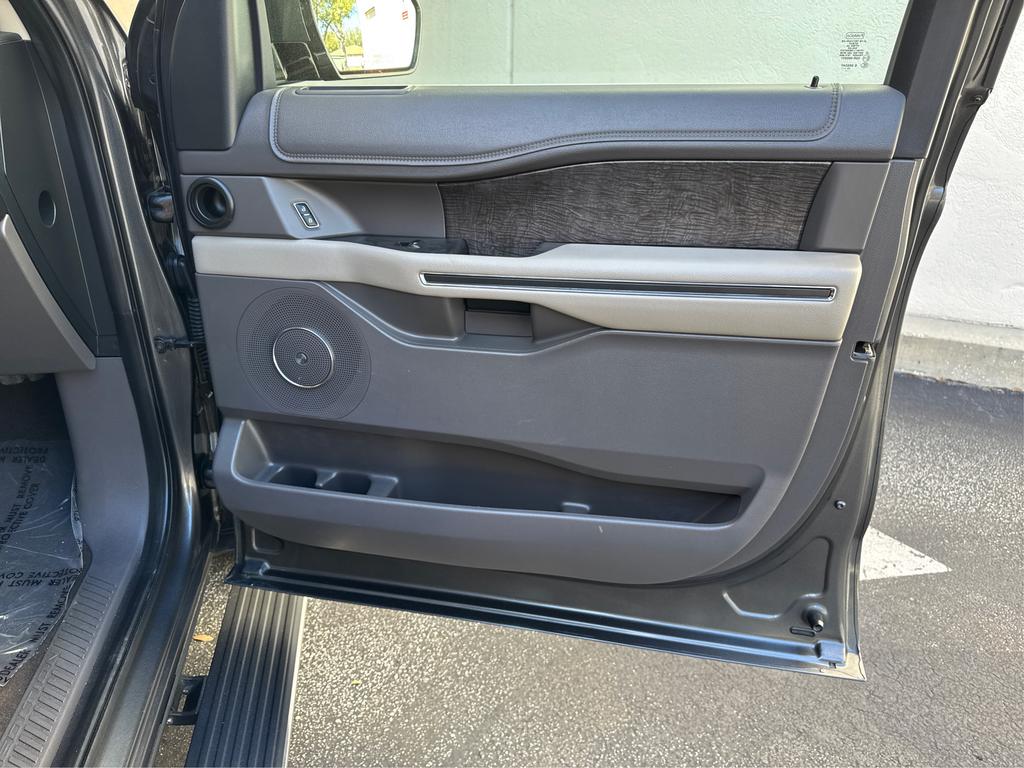 2020 Ford Expedition Max Limited photo